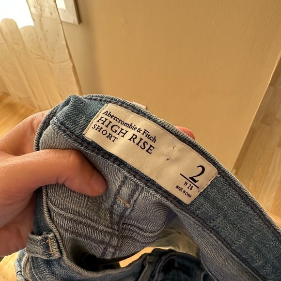 Abercrombie & Fitch High Rise Short Size 2 - Picture 5 of 5